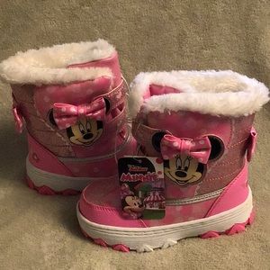 NWT Minnie Mouse Snow Boots
